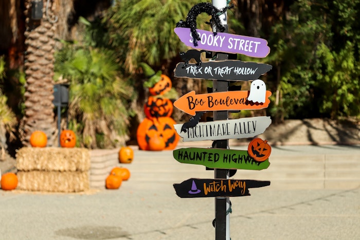 Howl O Ween Sign